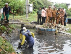Wabup Mimik Sidak Normalisasi Sungai Afvour Wilayut, Dorong Sirkulasi Berkala dan Pengembangan Wisata Air