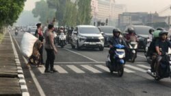 Tak Hanya di Kantor, Bidkum Polda Jatim Turun ke Jalan Wujudkan Polisi Bersama Masyarakat