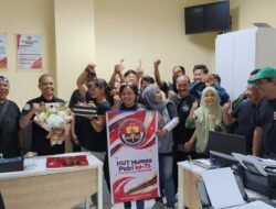 Dua Dekade Bersinergi, Tim Medol Piramida Beri Kejutan HUT Humas ke-75 untuk AKP Tri Novi Handono